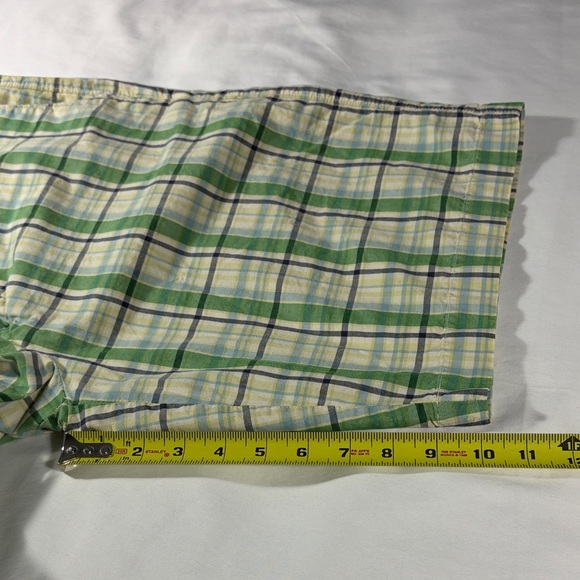 Banana Republic mens green yellow plaid flat front 10" Bermuda shorts - size 35 - Picture 10 of 11